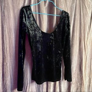 Black velvet scoop neck long sleeve top-large